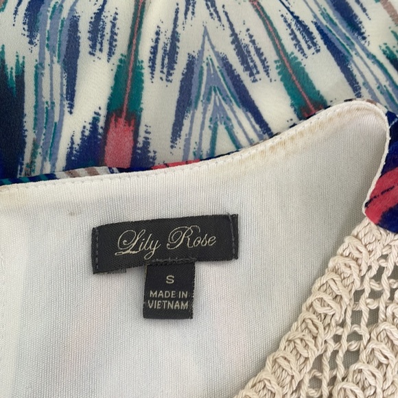 4/$20 Pretty boho sundress with spring colors and crocheted neckline size S - Picture 6 of 6